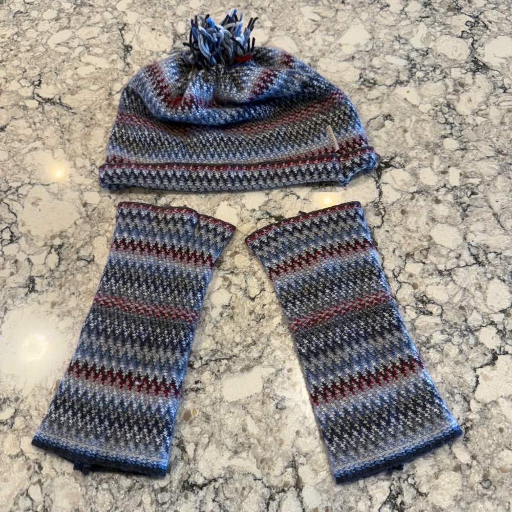 Lochcarron of Scotland Knit Hat and Fingerless Gloves Set